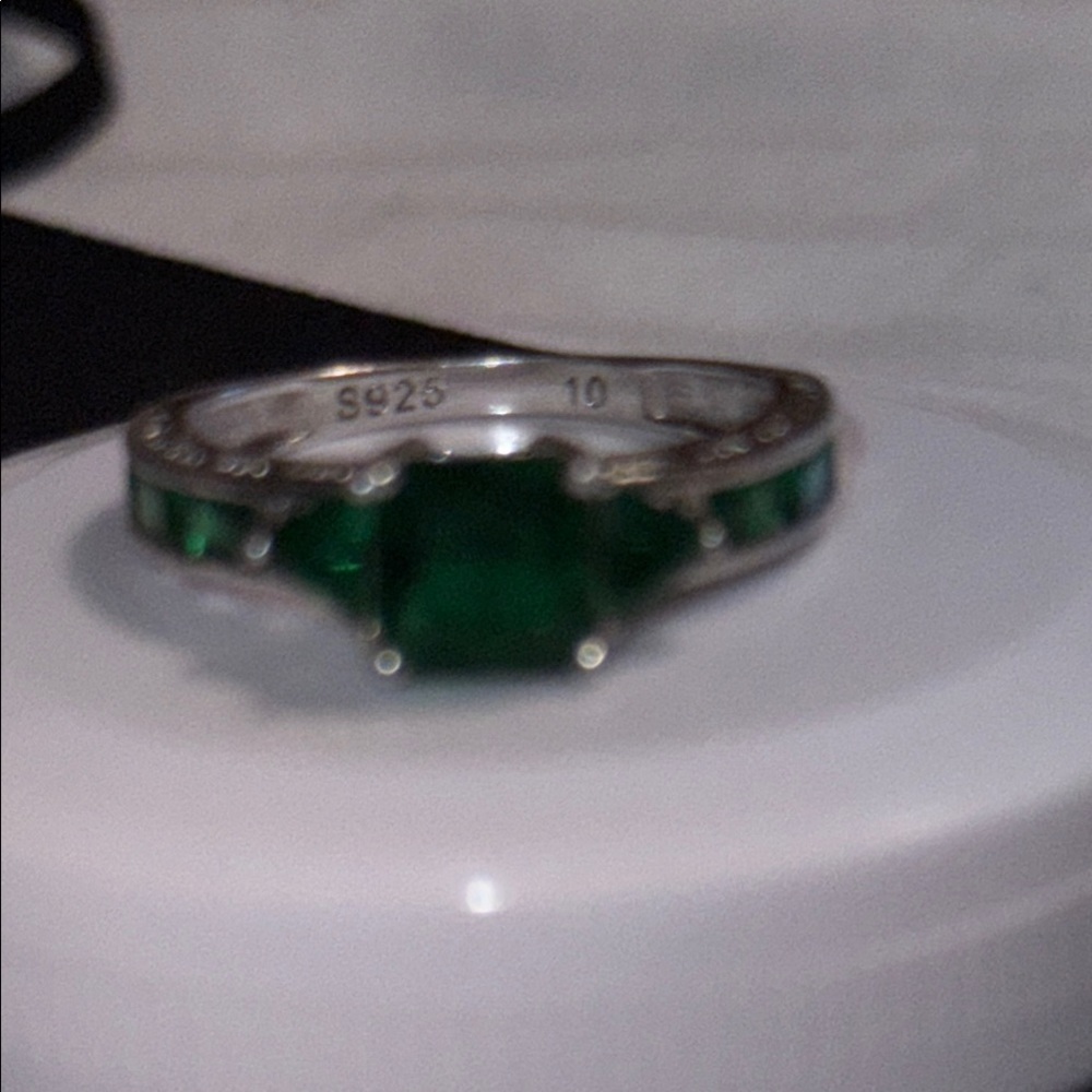 New Elegant Emerald and 925 Silver Ring with Channel-Set Stones